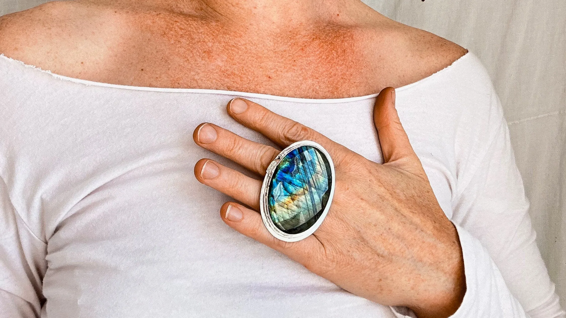 Labradorite Two Finger Ring. Adjustable. Gorgeous Flash. 0372