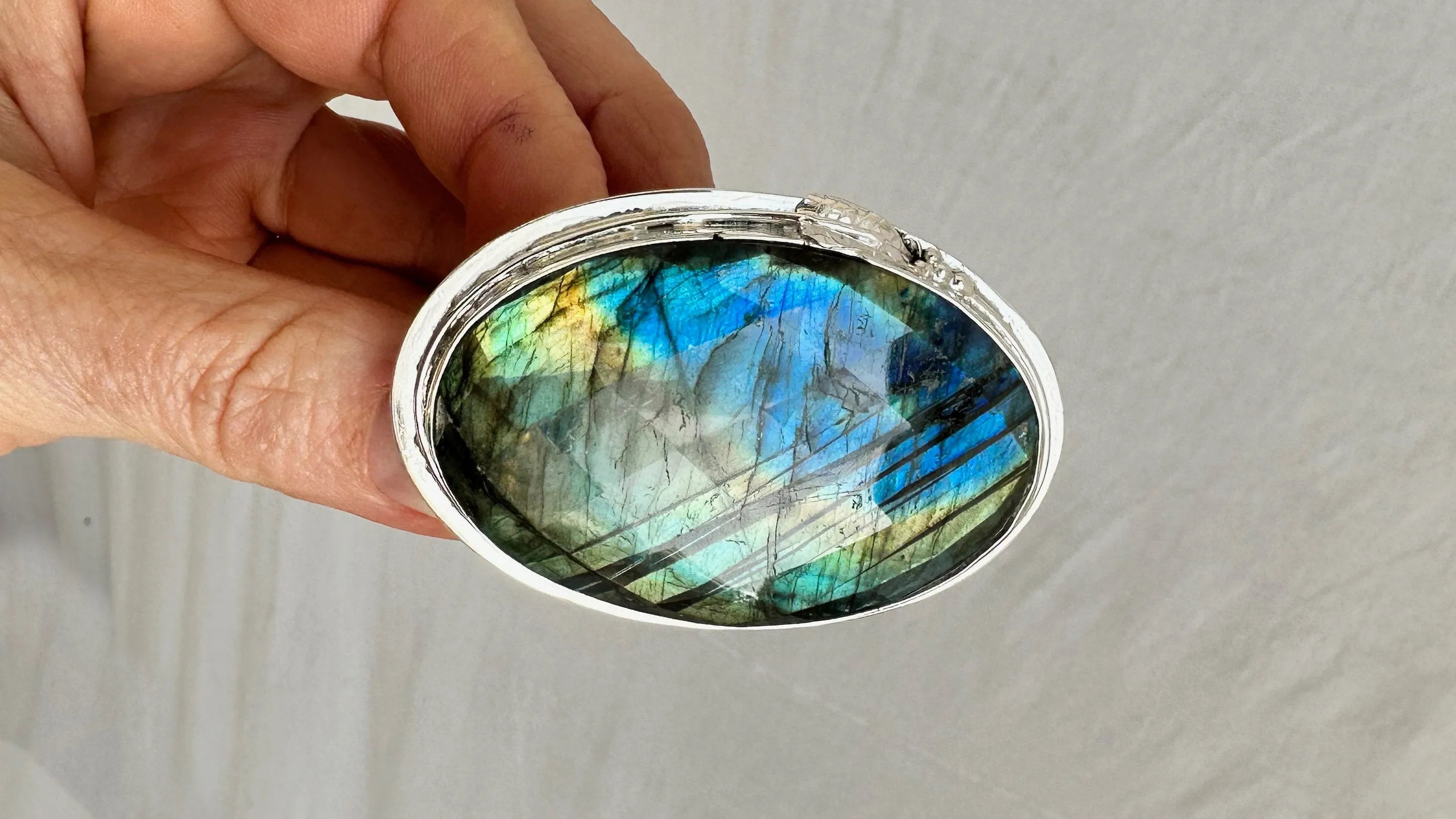 Labradorite Two Finger Ring. Adjustable. Gorgeous Flash. 0372
