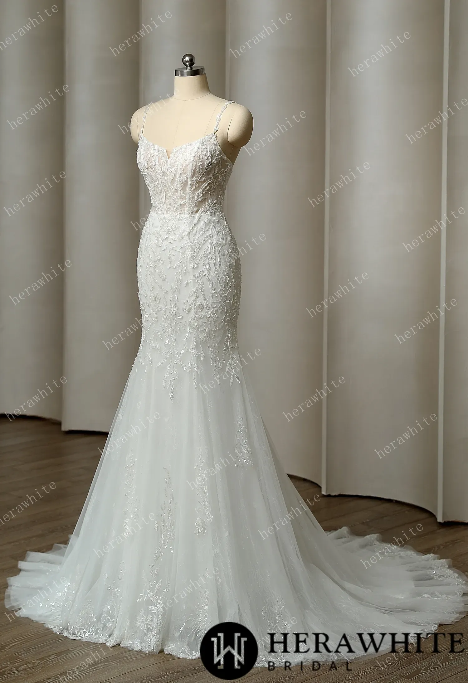 Timeless Elegance: Mermaid Wedding Dress with Intricate Details