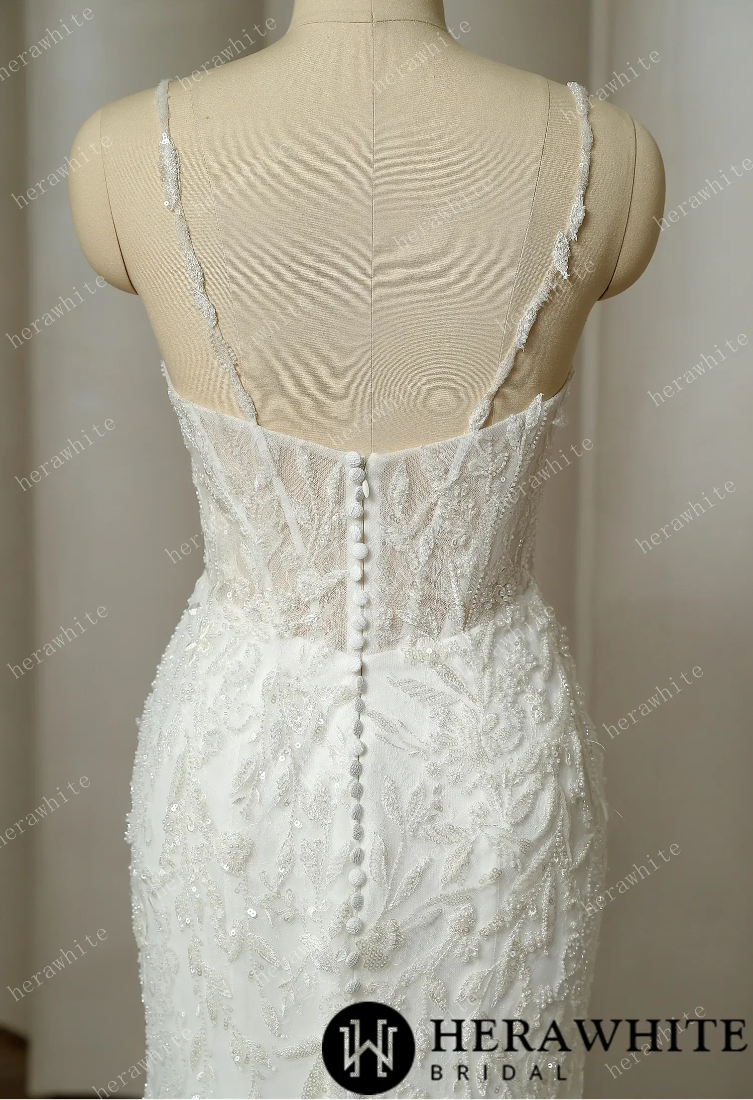 Timeless Elegance: Mermaid Wedding Dress with Intricate Details