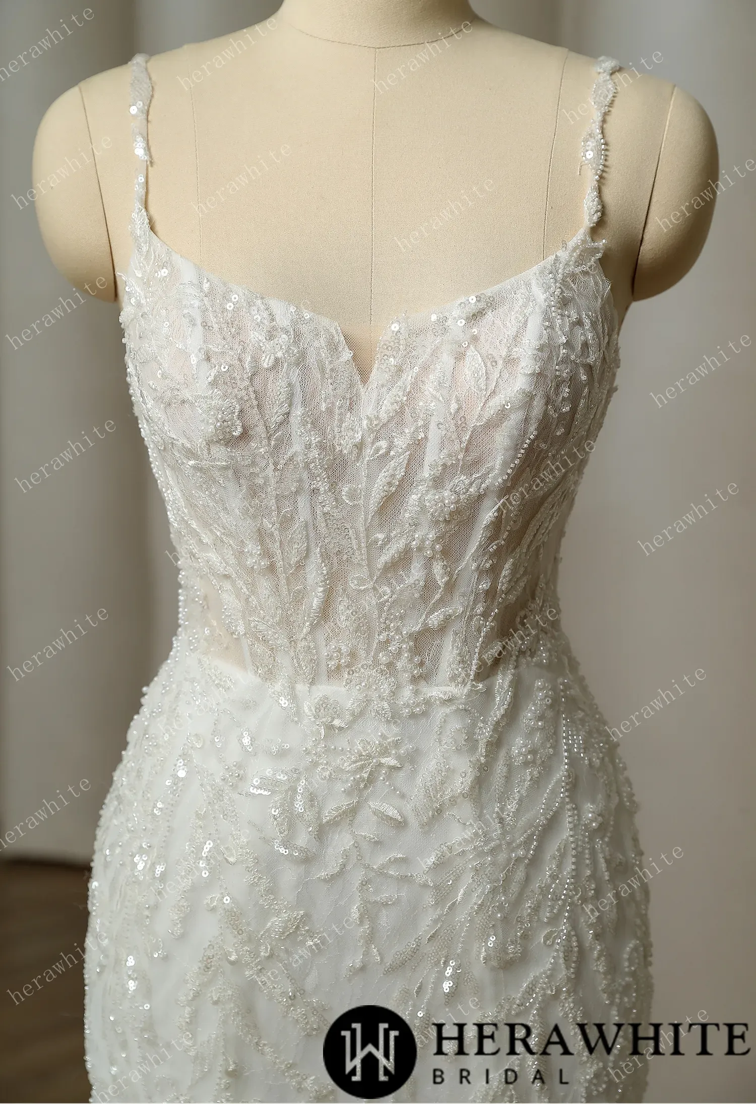 Timeless Elegance: Mermaid Wedding Dress with Intricate Details