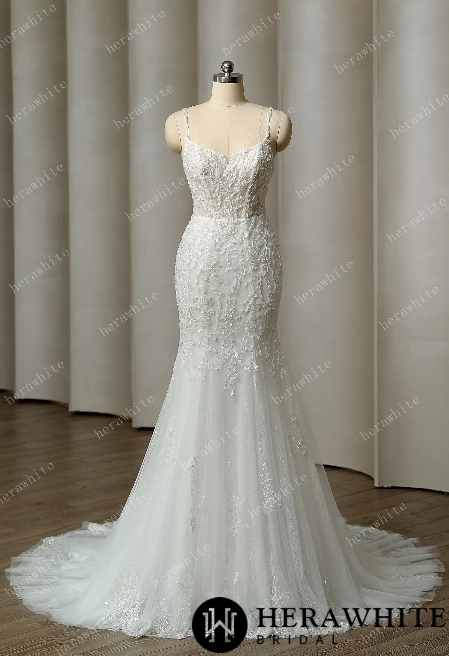 Timeless Elegance: Mermaid Wedding Dress with Intricate Details