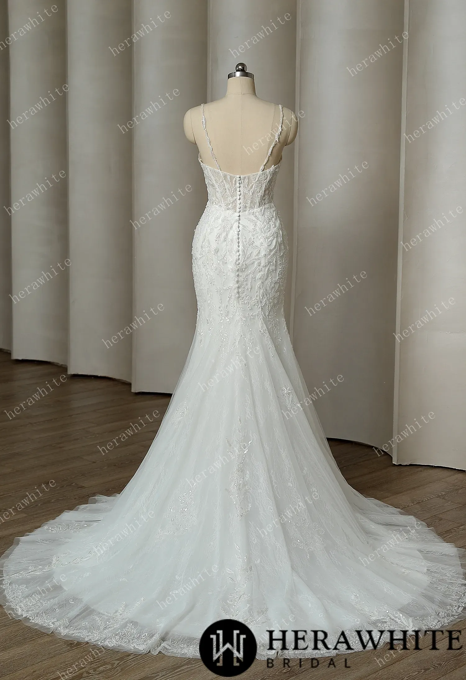 Timeless Elegance: Mermaid Wedding Dress with Intricate Details
