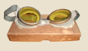 WW2 British Military MT Goggles With Yellow Tinted Round Lenses
