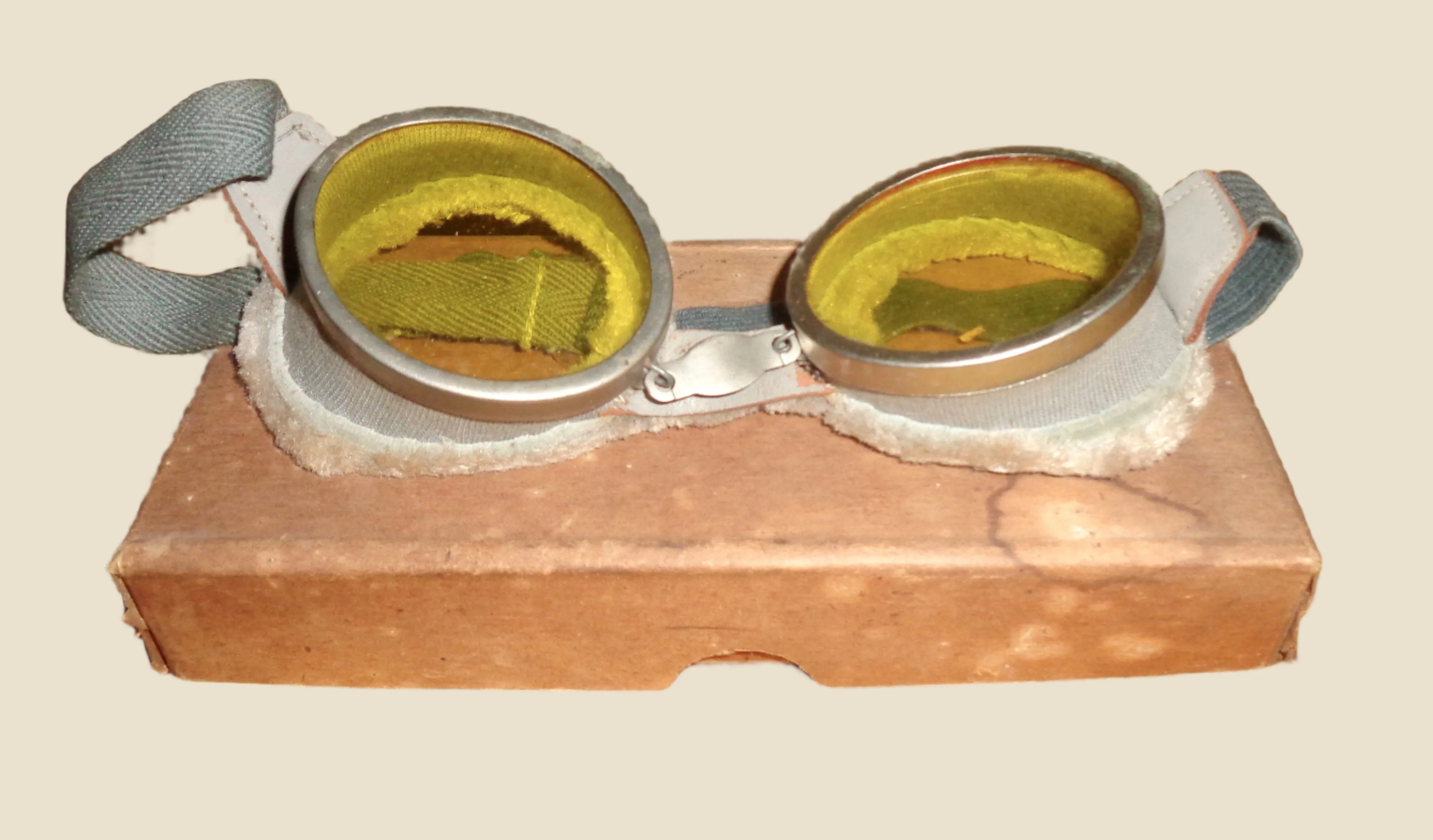 WW2 British Military MT Goggles With Yellow Tinted Round Lenses