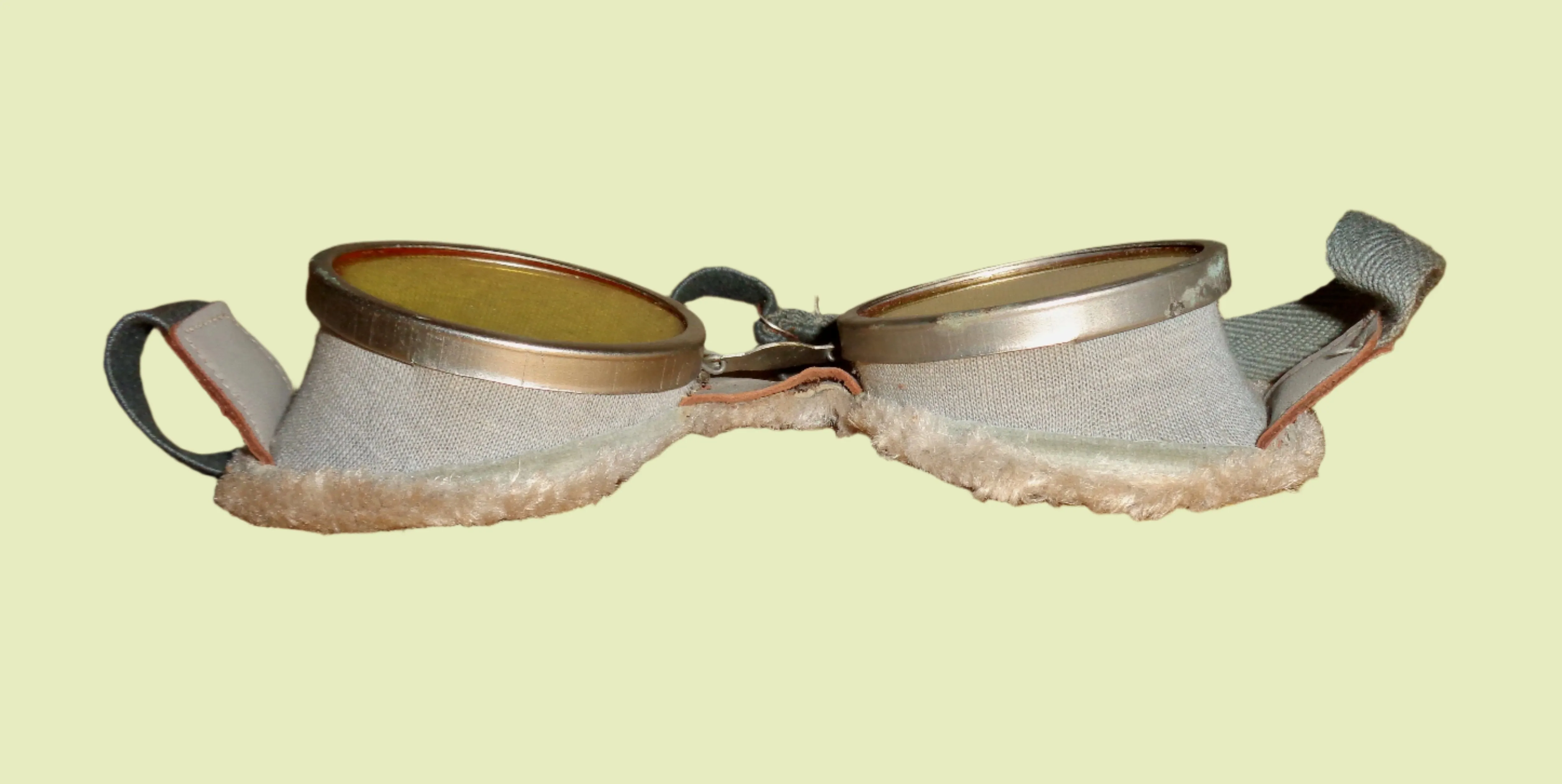 WW2 British Military MT Goggles With Yellow Tinted Round Lenses